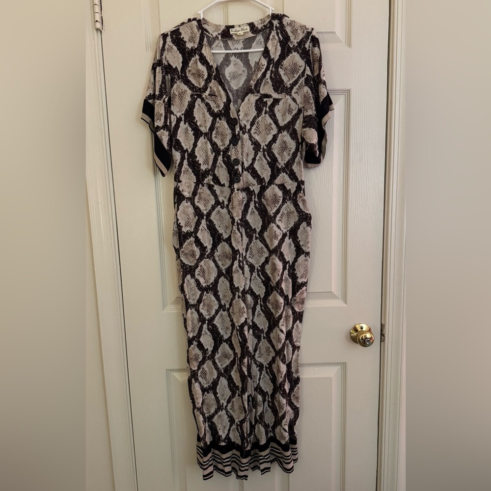 Snake Print Short Sleeve Jumpsuit Romper - Black & Cream